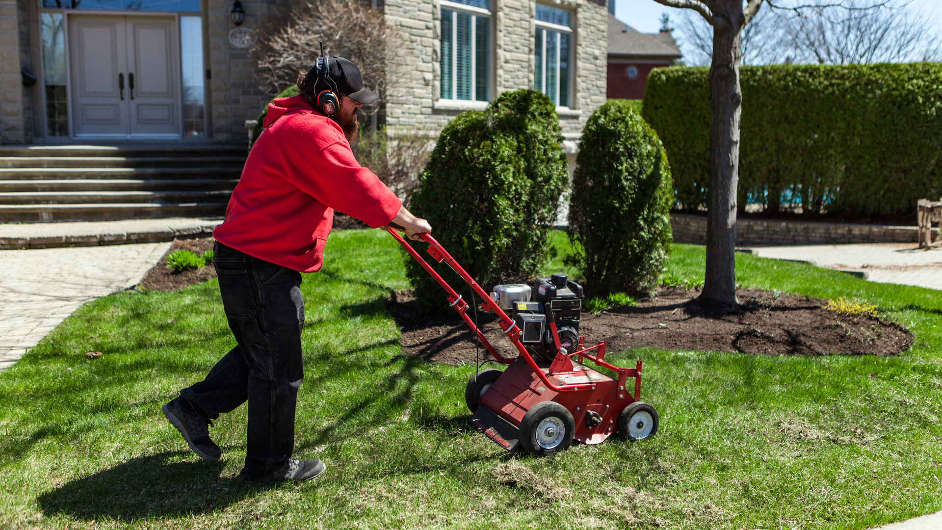 3 Reasons to Sign Up for a Professional Lawn Care Program